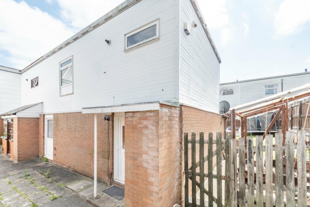3 bedroom end of terrace house for sale in Aldington Close, Lodge Park