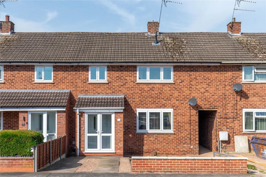 4 bedroom terraced house for sale in Throckmorton Road, Redditch