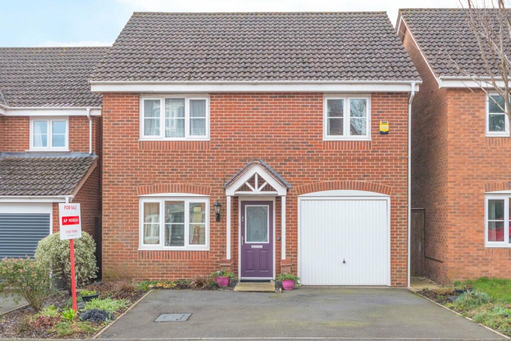 4 bedroom detached house for sale in Yeomans Close, Astwood Bank
