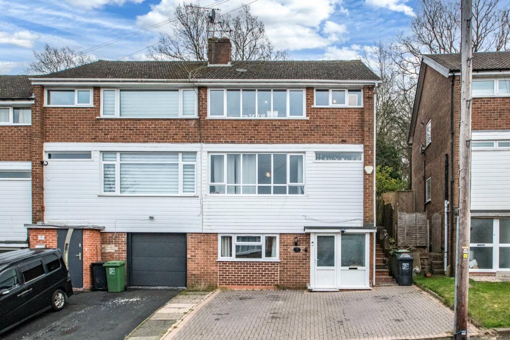 4 bedroom end of terrace house for sale in Ferney Hill Avenue, Batchley, Redditch