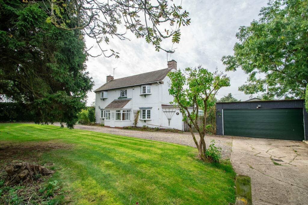 4 bedroom detached house for sale in Bouts Lane, Holberrow Green