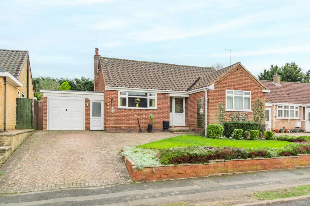2 bedroom bungalow for sale in Tennyson Road, Headless Cross, Redditch