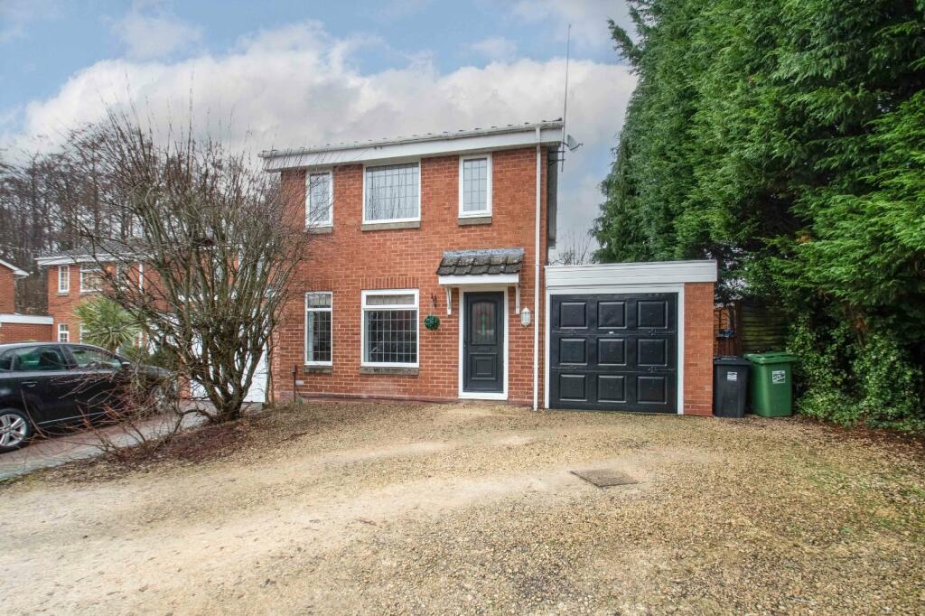 3 bedroom detached house for sale in Berkeley Close, Winyates Green