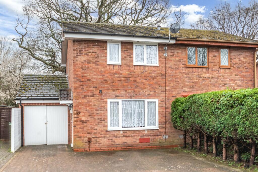 2 bedroom semidetached house for sale in Tenbury Close, Redditch