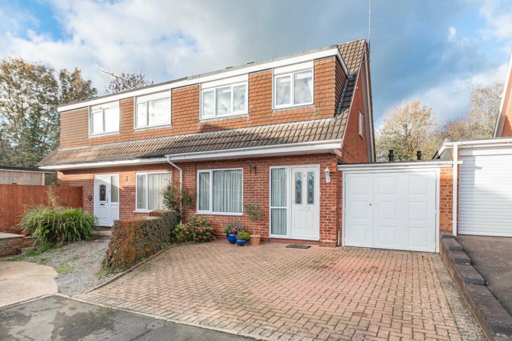 3 bedroom semidetached house for sale in Oakridge Close, Church Hill North, Redditch