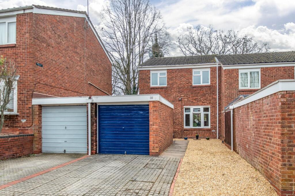 3 bedroom end of terrace house for sale in Romsley Close, Redditch