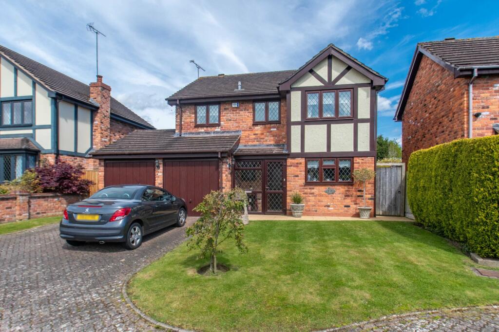 4 bedroom detached house for sale in Hither Green Lane, Redditch