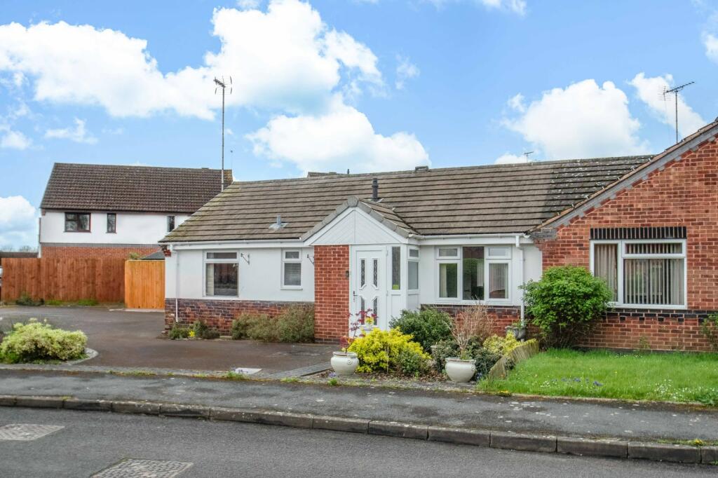 2 bedroom bungalow for sale in Springfields Road, Alcester