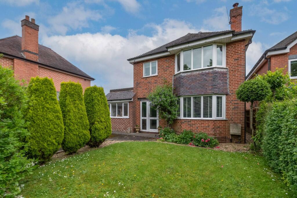 4 bedroom detached house for sale in Evesham Road, Astwood Bank