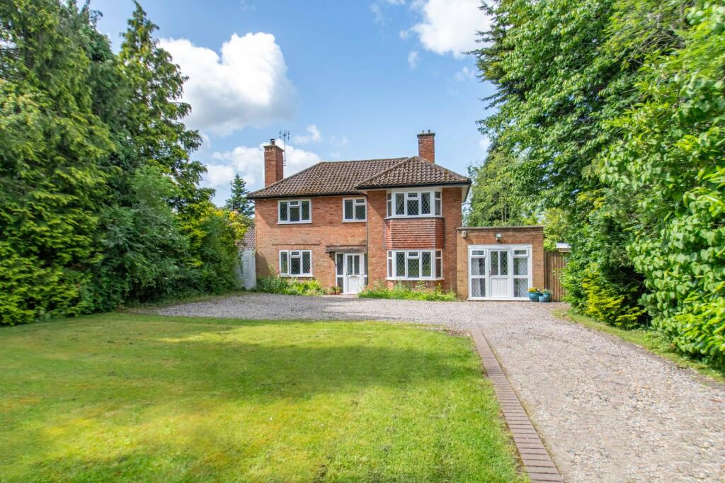 4 bedroom detached house for sale in Grange Lane, Alvechurch