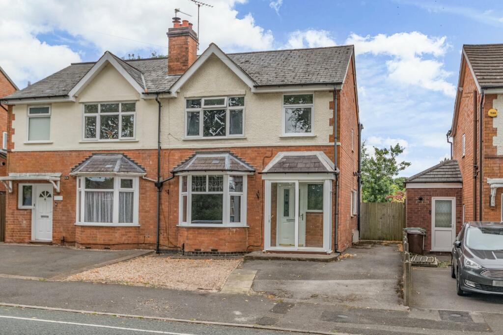 3 bedroom semidetached house for sale in Easemore Road, Riverside