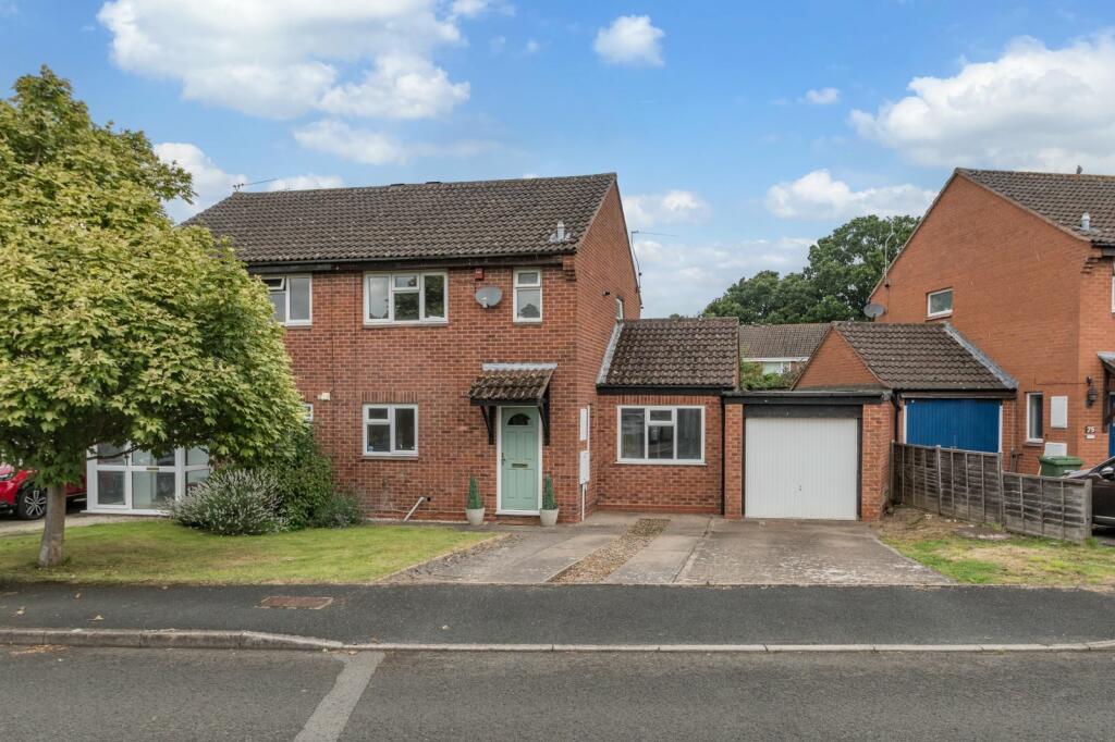 3 bedroom semidetached house for sale in Kingham Close, Winyates Green