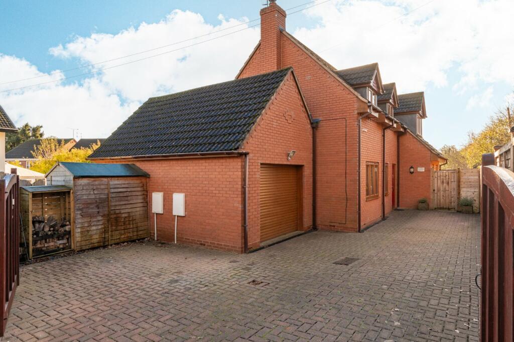 Additional property image - Upper Hall Close, Ipsley, Redditch, B98
