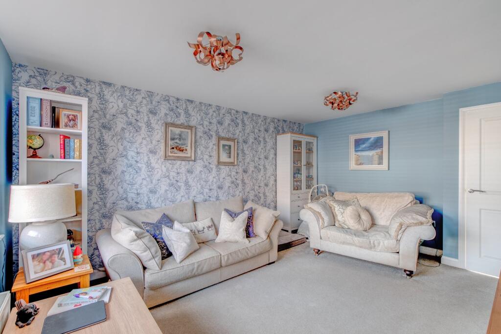Additional property image - Oakdale Close, Wirehill, Redditch, B98