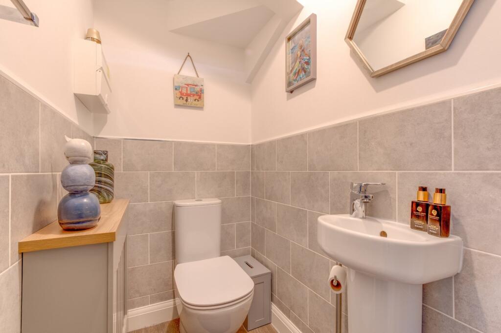 Additional property image - Oakdale Close, Wirehill, Redditch, B98