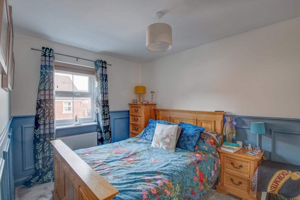 Additional property image - Oakdale Close, Wirehill, Redditch, B98