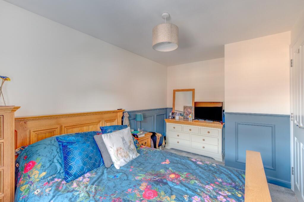 Additional property image - Oakdale Close, Wirehill, Redditch, B98
