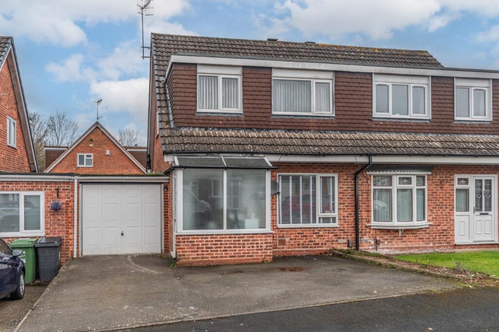 Main image of property: Oakridge Close, Church Hill North, Redditch, B98
