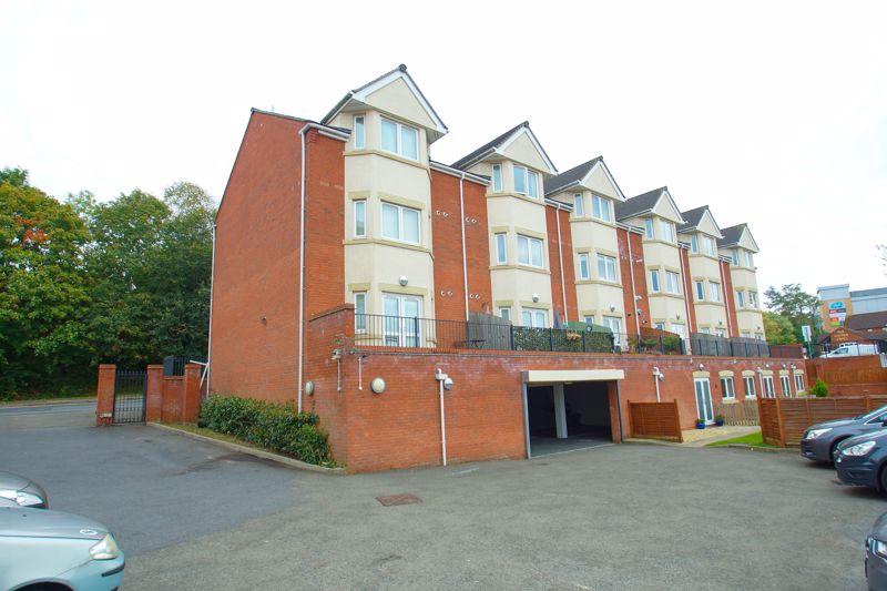 2 bedroom flat for sale in Hewell Road, Enfield, Redditch, Worcs., B97