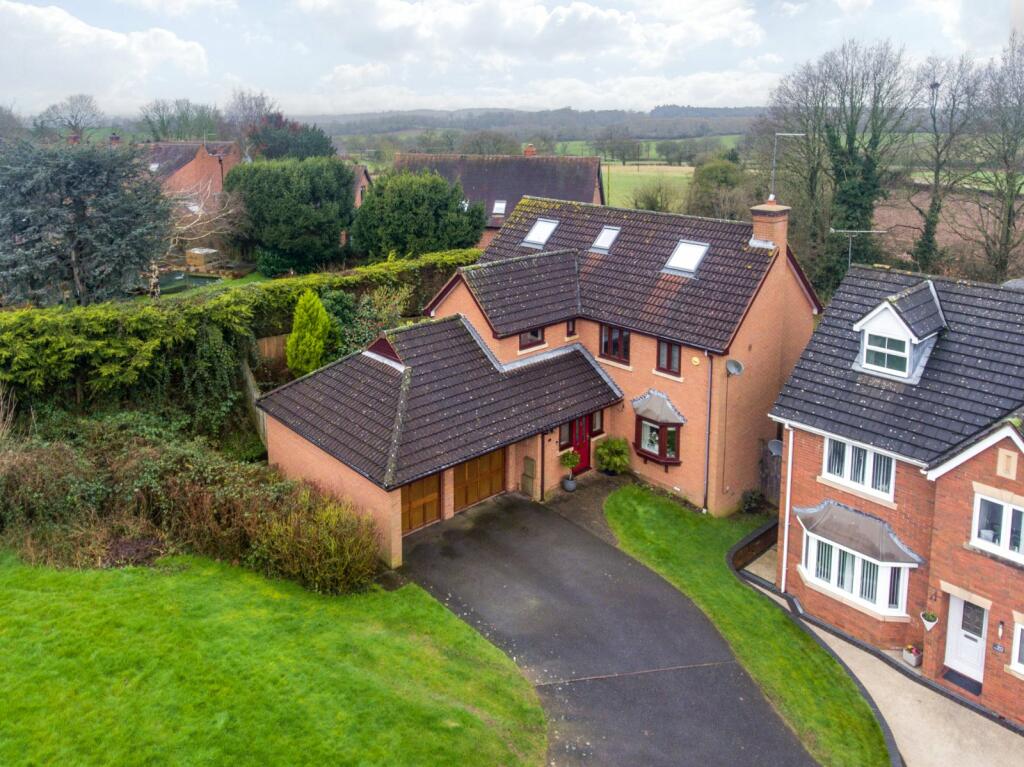6 bedroom detached house for sale in Foxholes Lane, Callow Hill