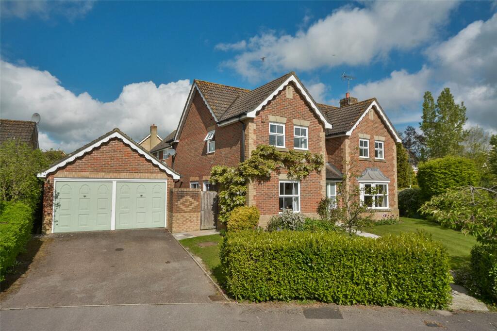 4 bedroom detached house for sale in Masons Way, Codmore Hill, Pulborough, West Sussex, RH20