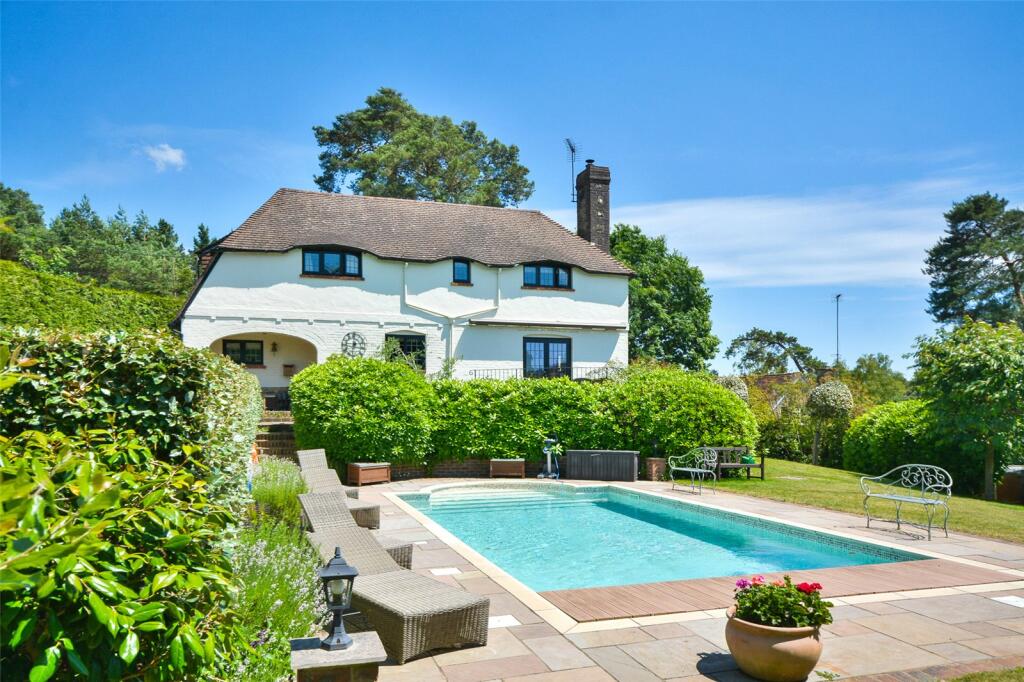 4 bedroom detached house for sale in Sandgate Lane, Storrington