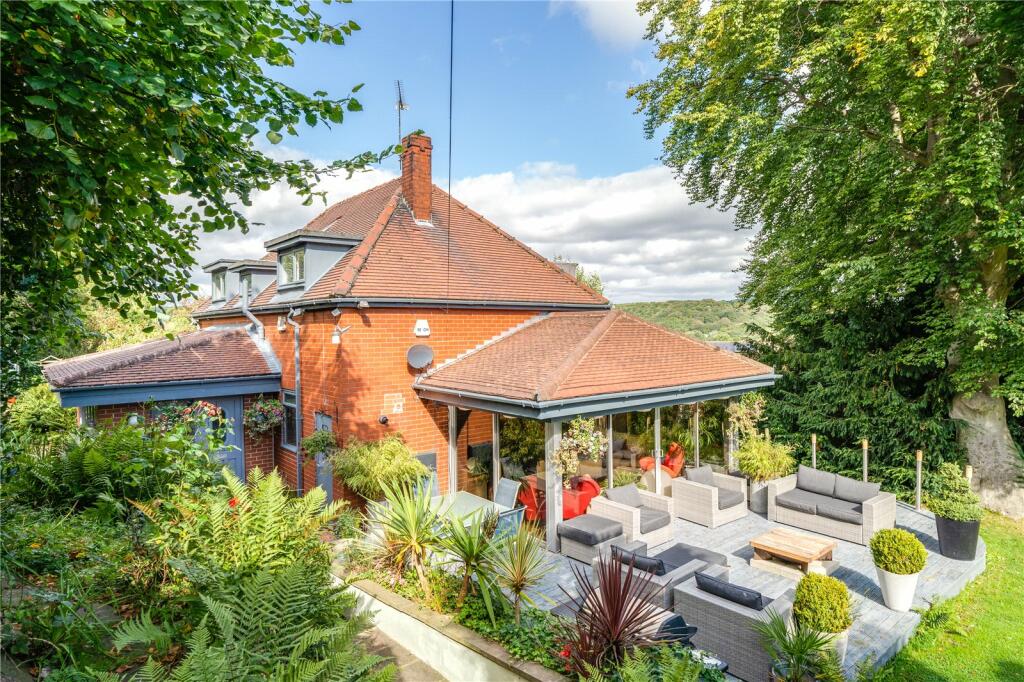 4 bedroom detached house for sale in Upper Batley Low Lane, Batley