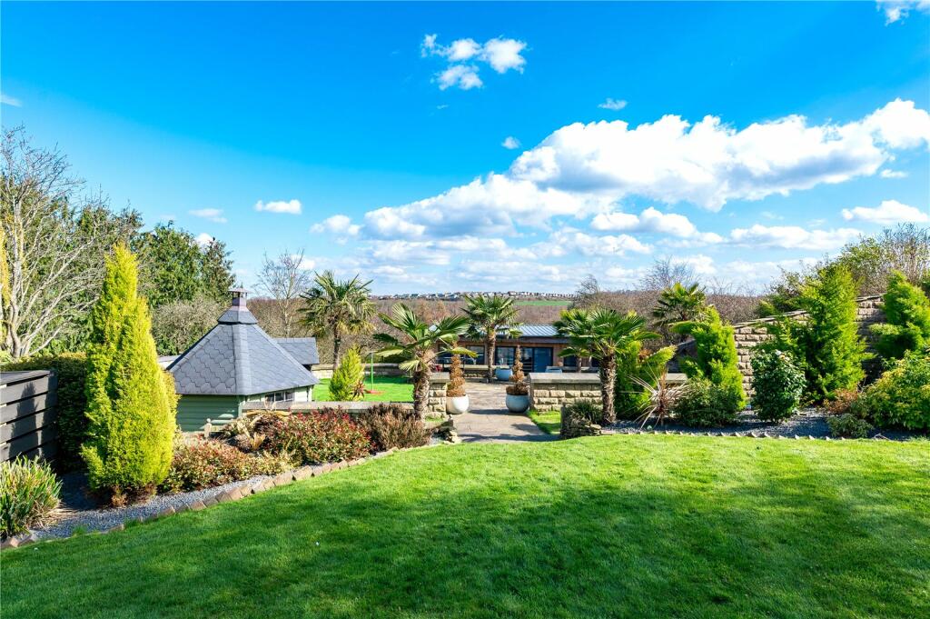 4 bedroom detached house for sale in Carr Lane, Middlestown, Wakefield