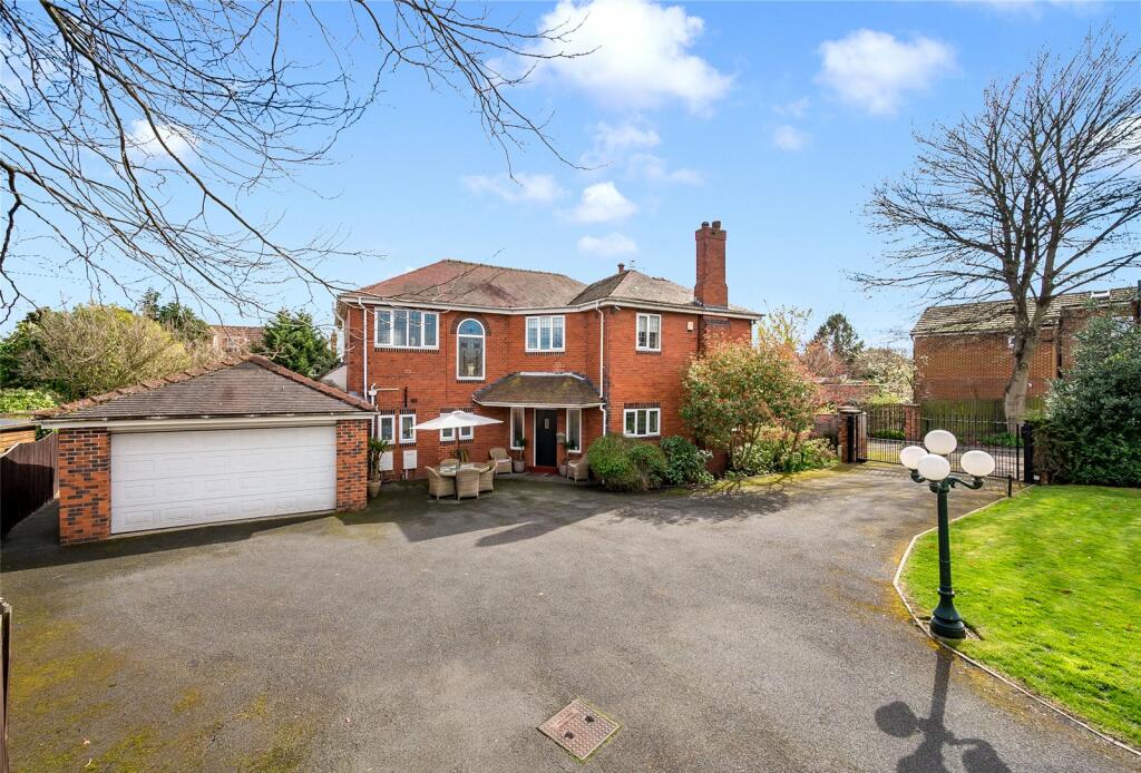 4 bedroom detached house for sale in Benton House, Wakefield Road