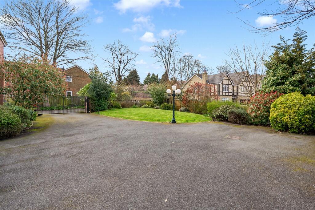 4 bedroom detached house for sale in Benton House, Wakefield Road