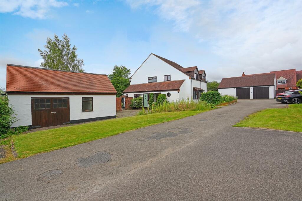 4 bedroom detached house for sale in Weston Lane, Weston Under