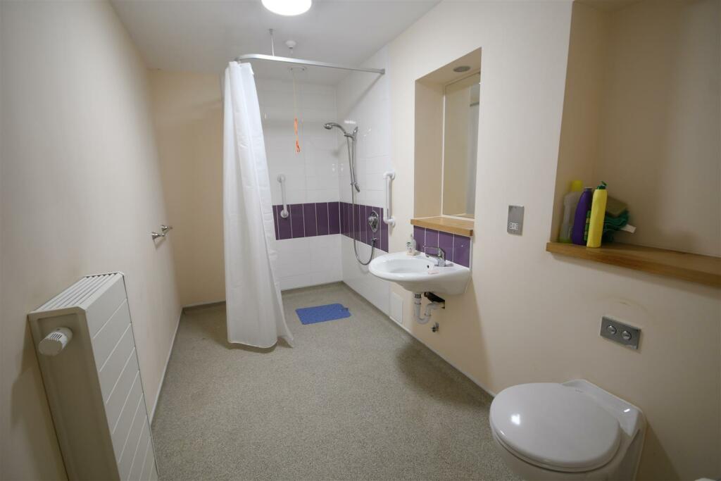 Additional property image - Queensway, Leamington Spa