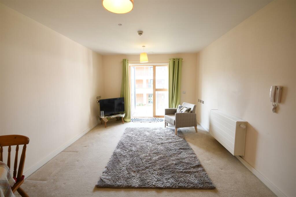 Additional property image - Queensway, Leamington Spa