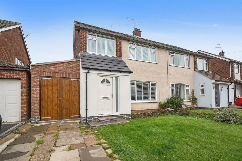 3 bedroom semidetached house for sale in High View Road, Cubbington