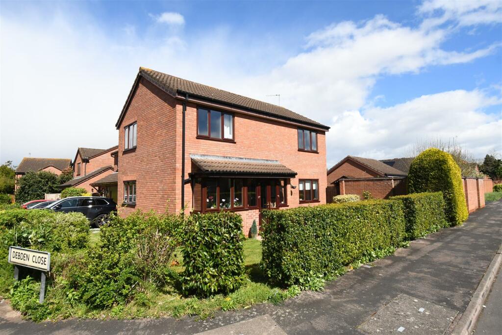 4 bedroom detached house for sale in Bristol Way, Wellesbourne, CV35