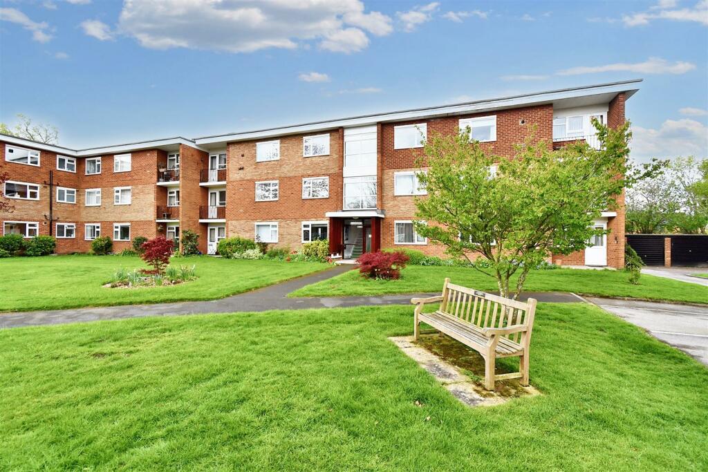2 bedroom flat for sale in Beverley Road, Leamington Spa, CV32