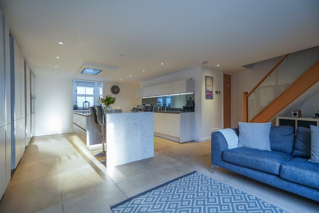 Additional property image - Guys Cliffe Road, Leamington Spa