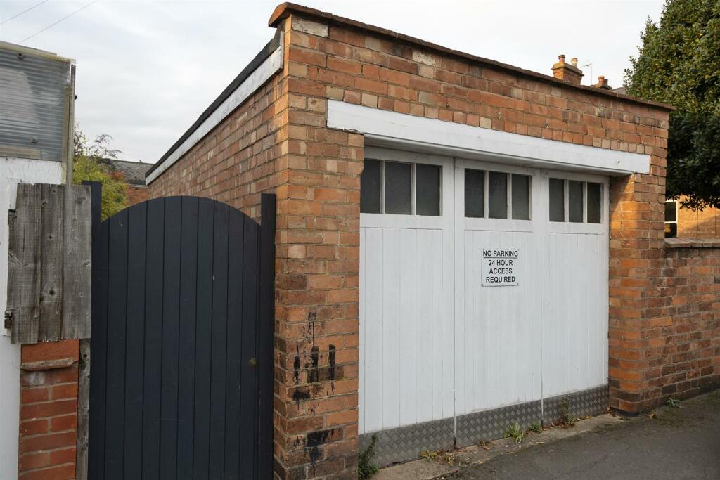 Additional property image - Guys Cliffe Road, Leamington Spa