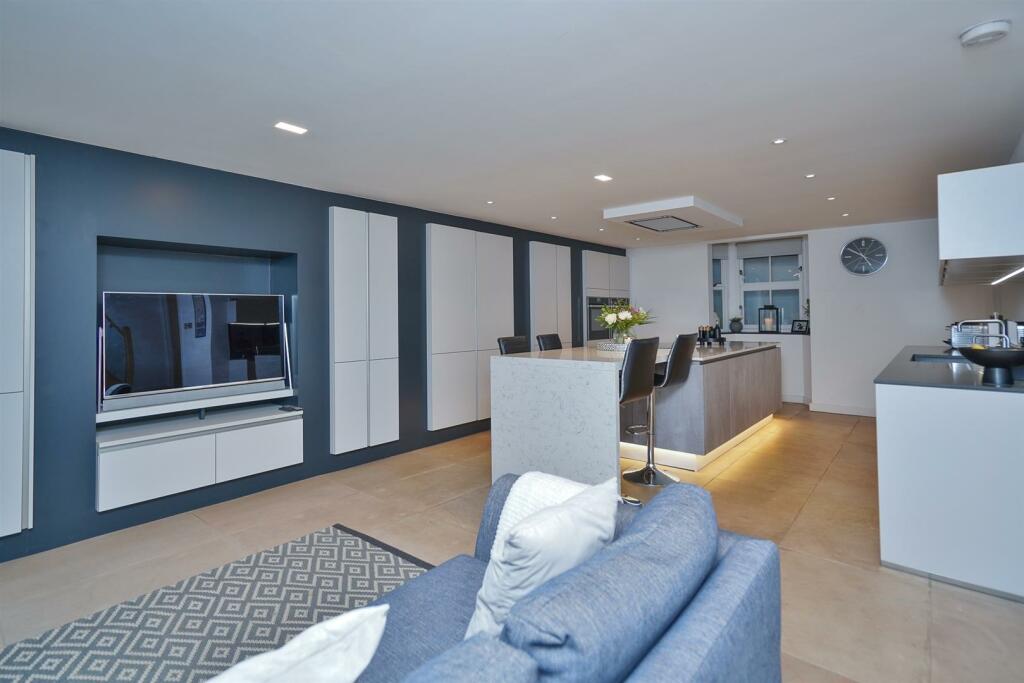 Additional property image - Guys Cliffe Road, Leamington Spa