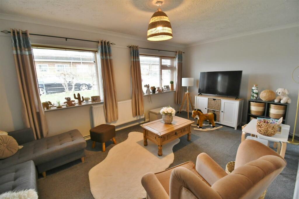 Additional property image - Severn Close, Leamington Spa