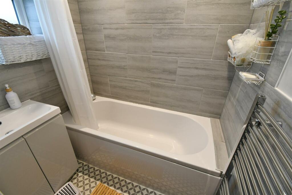 Additional property image - Severn Close, Leamington Spa
