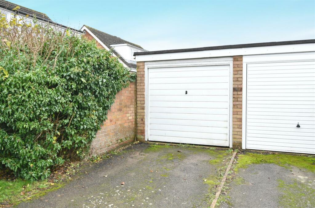 Additional property image - Severn Close, Leamington Spa