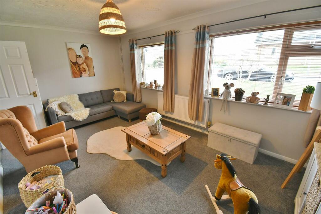 Additional property image - Severn Close, Leamington Spa