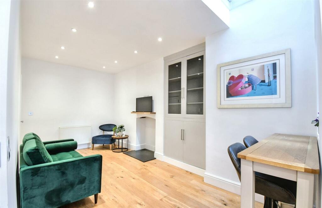 Additional property image - Hyde Place, Leamington Spa