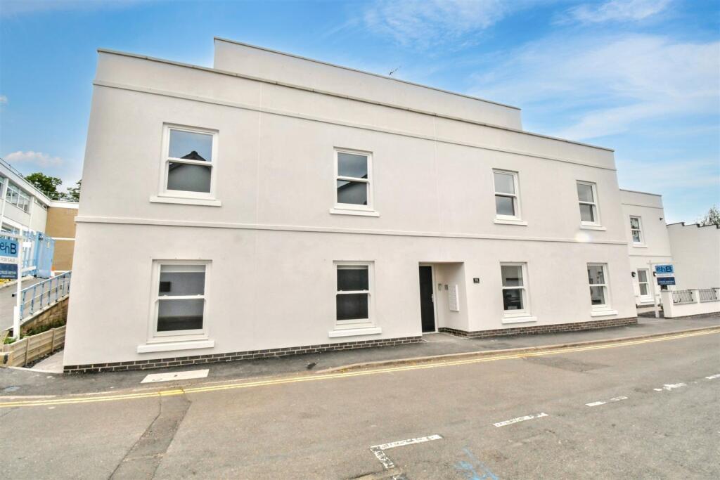 Main image of property: Apt 7 16 Cross Street, Leamington Spa