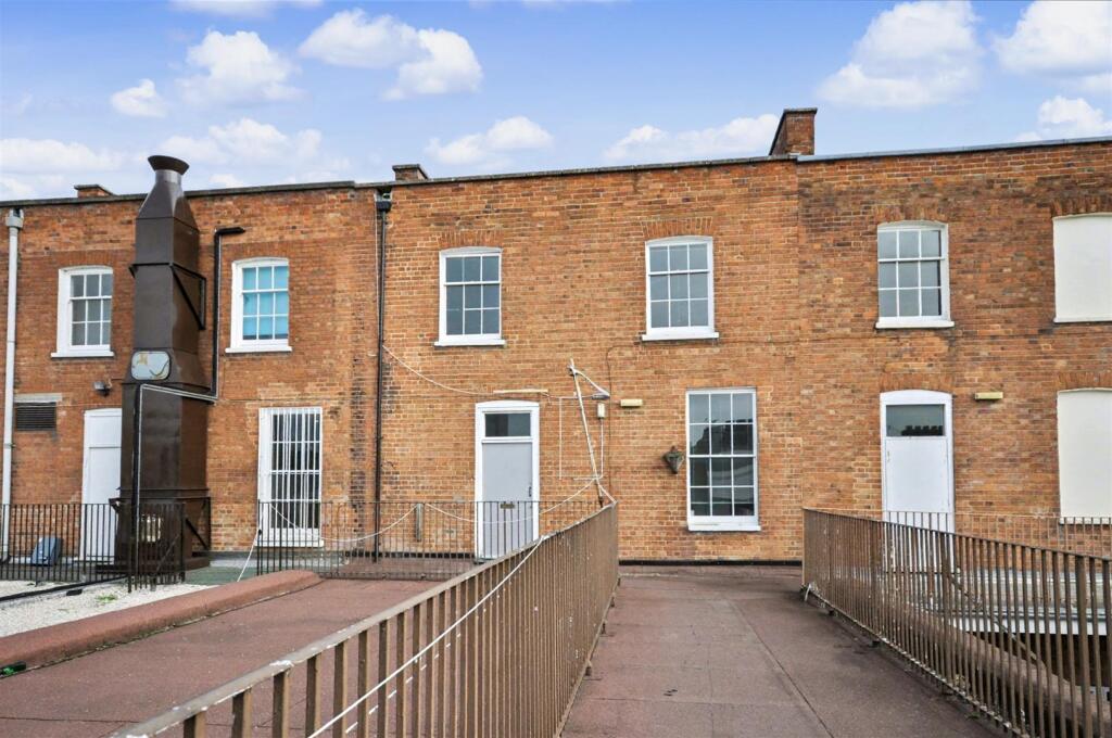 Main image of property: The Parade, Leamington Spa