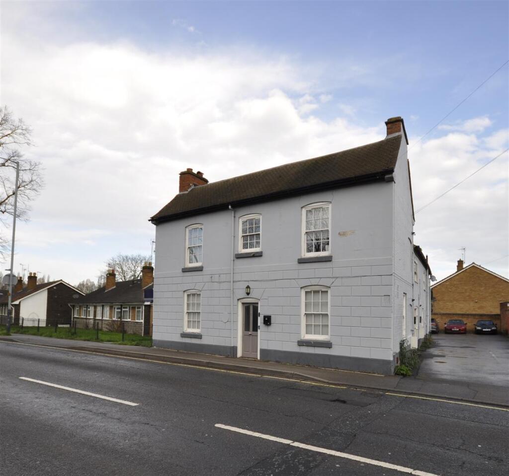 Main image of property: Birmingham Road, Warwick
