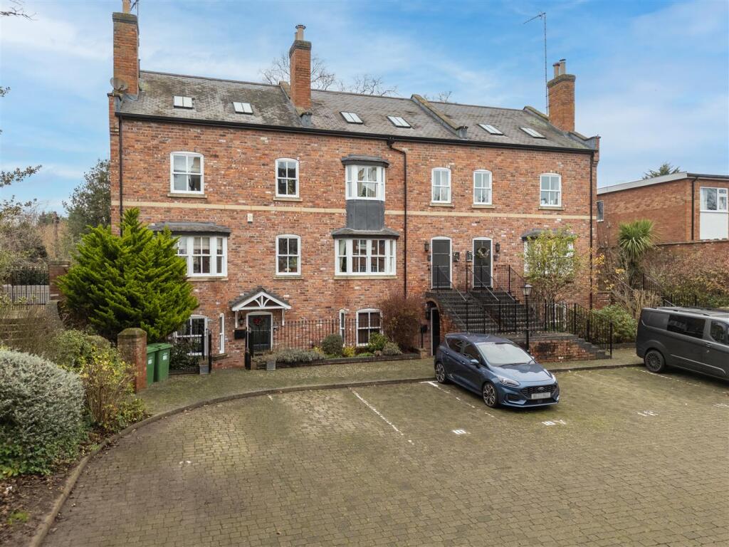 Main image of property: Warwick New Road, Leamington Spa