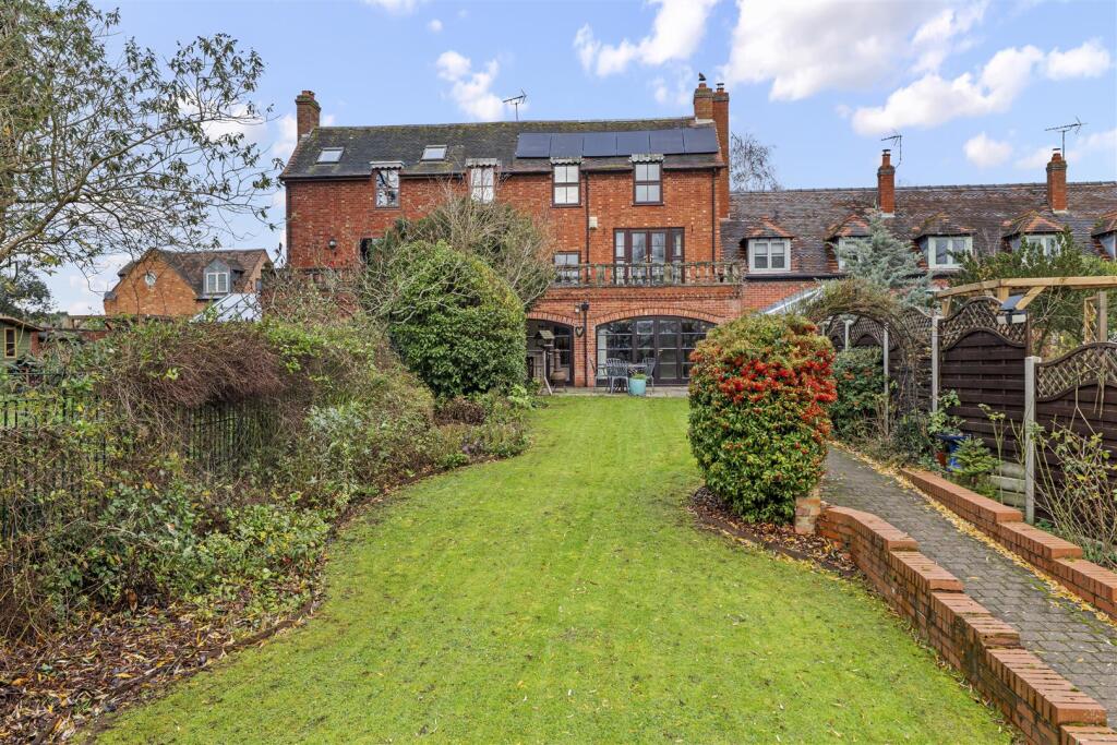 Main image of property: Fosse Way, Radford Semele, Leamington Spa