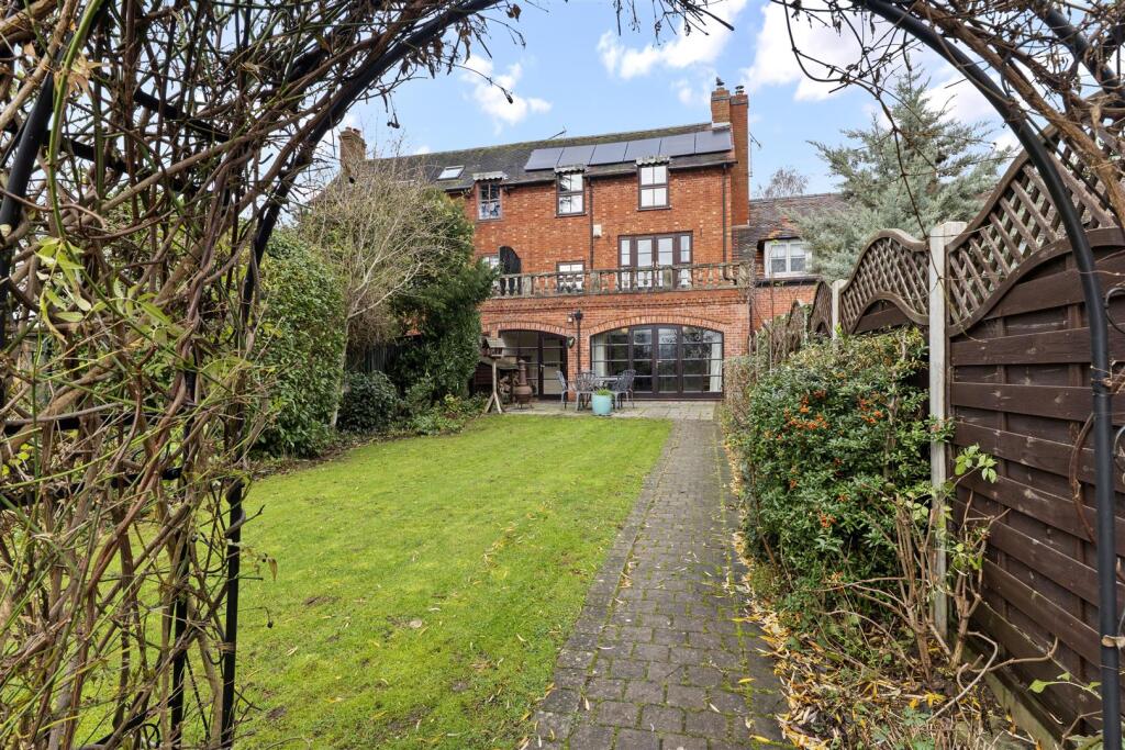 Main image of property: Cedar Tree Farm, Fosse Way, Radford Semele, Leamington Spa